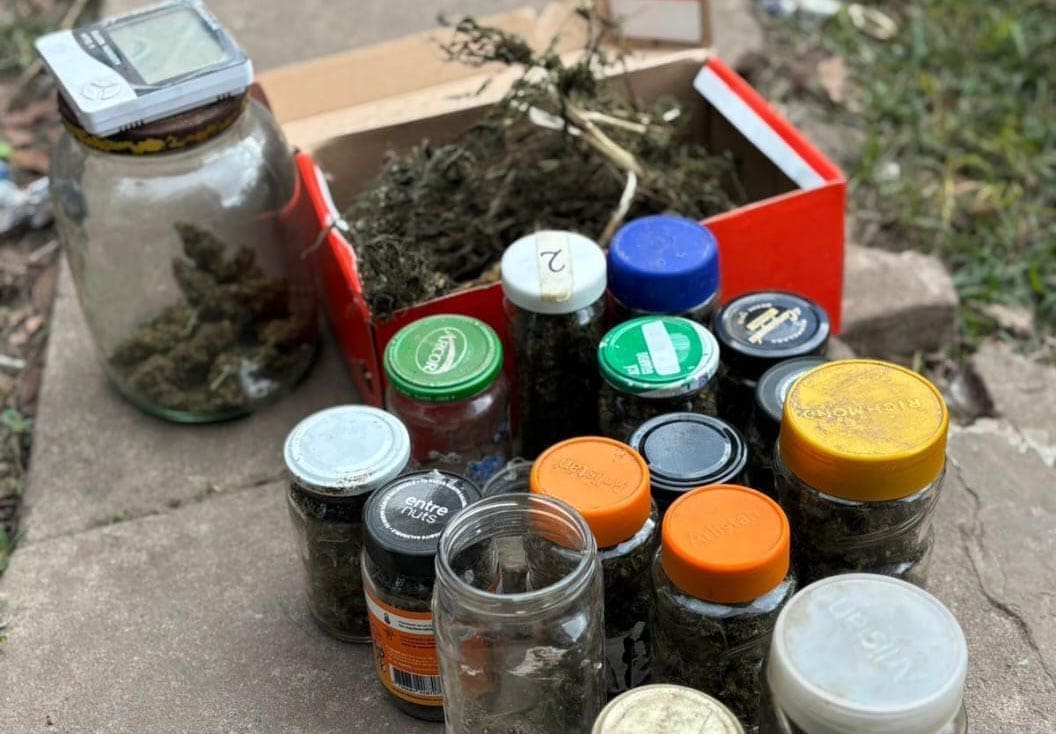 Melincué: Dos detenidos tras un allanamiento por presunta venta de drogas