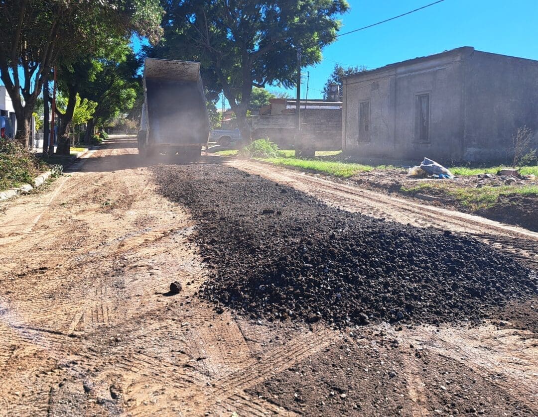Villa Cañás avanza con nuevas obras de pavimento y mejoras en calles de tierra Villa Cañás avanza con nuevas obras de pavimento y mejoras en calles de tierra