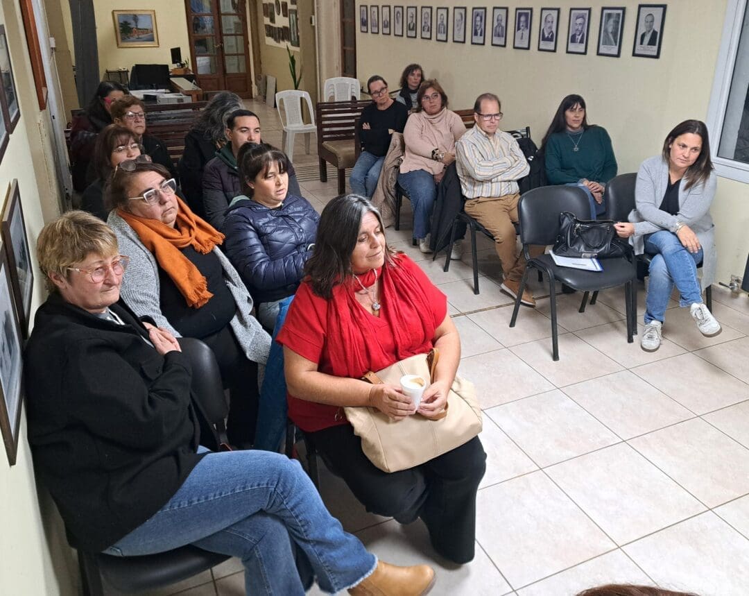 Villa Cañás: El Municipio entregó más de $34 millones del FAE a escuelas de la ciudad Villa Cañás: El Municipio entregó más de $34 millones del FAE a escuelas de la ciudad
