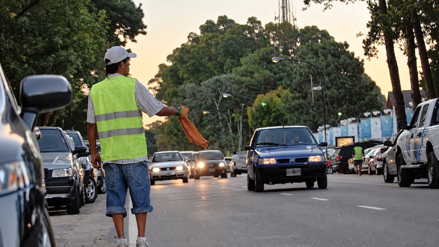 Santa Fe sancionó la Ley contra los cuidacoches