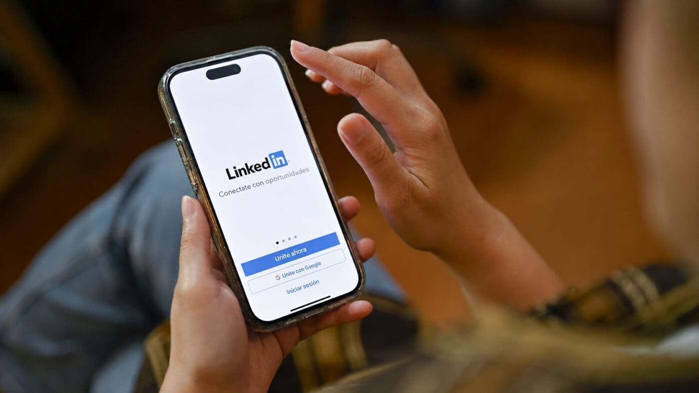 Guía práctica: Cómo hacer un CV en LinkedIn y buscar trabajo paso a paso