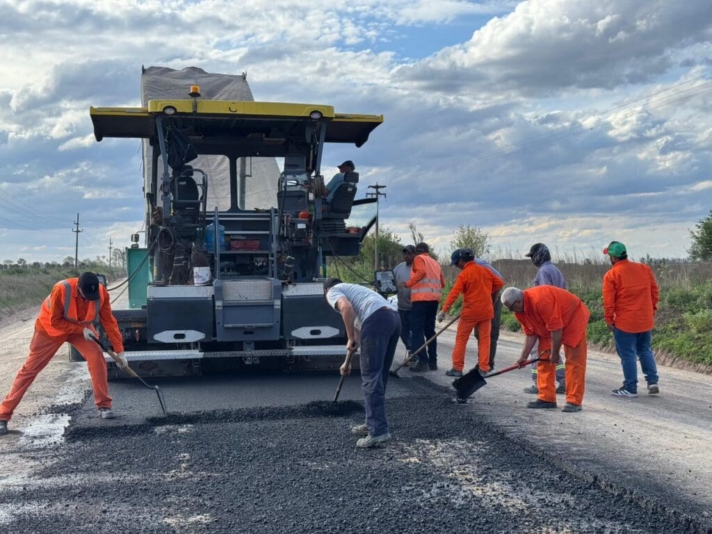 Comenzó el asfaltado del acceso a San Francisco por la RP 7S Comenzó el asfaltado del acceso a San Francisco por la RP 7S
