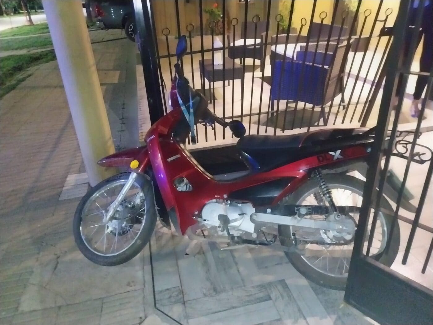 Teodelina: Evadieron a la Policía y terminaron contra el enrejado de una vivienda