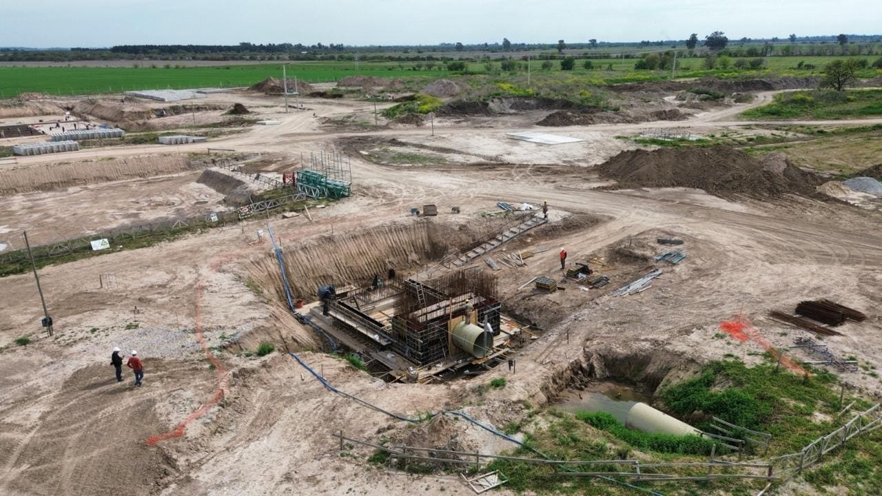Acueducto Biprovincial: Entra en su etapa final una fase clave del cruce bajo la Autopista Rosario-Santa Fe