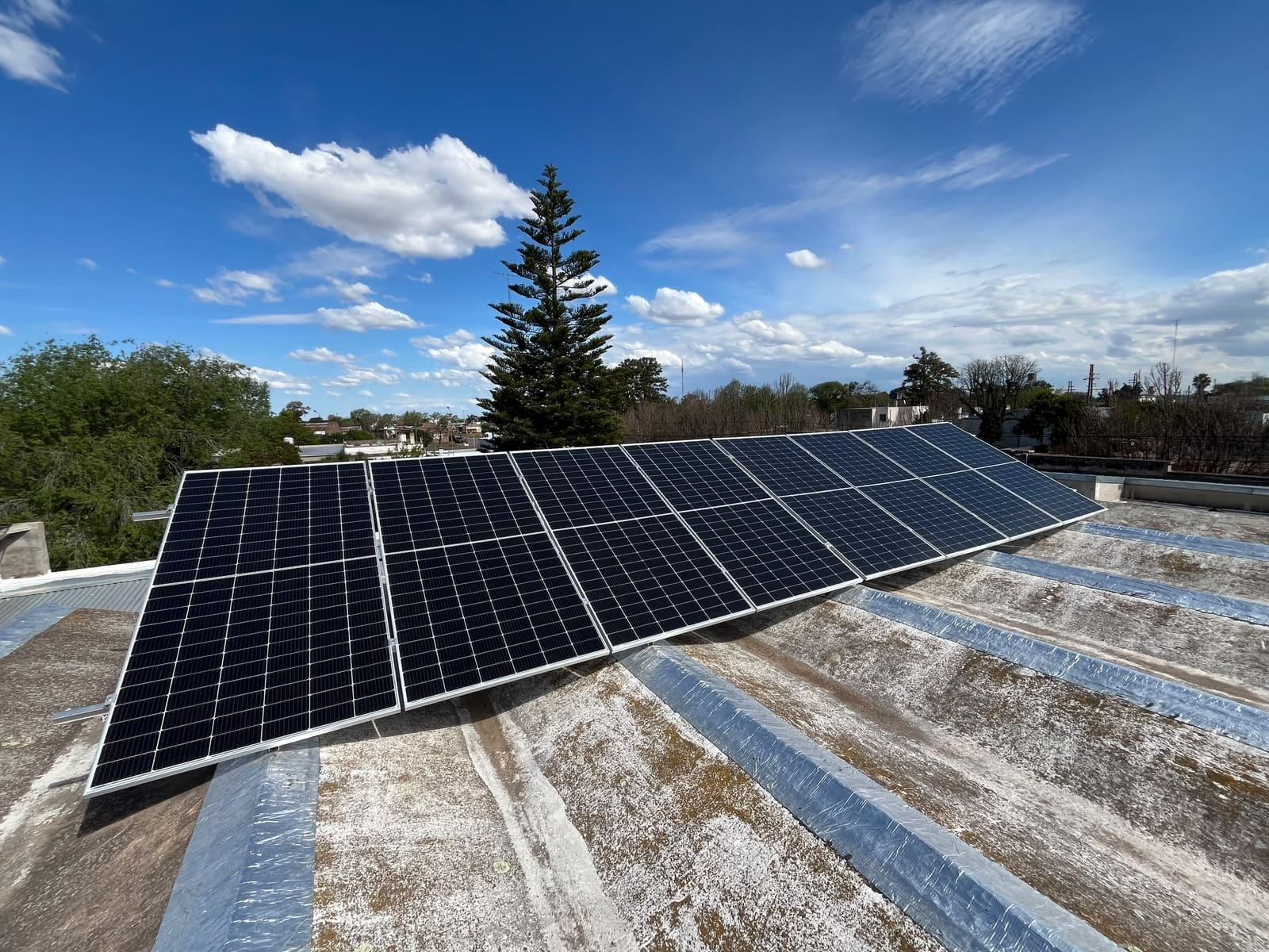 Escuelas de General López avanzan con energía solar